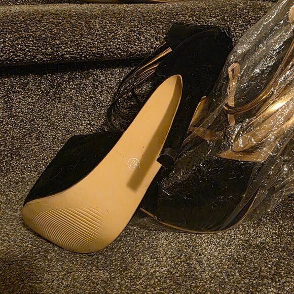 Matching heels - Picture 3 of 4